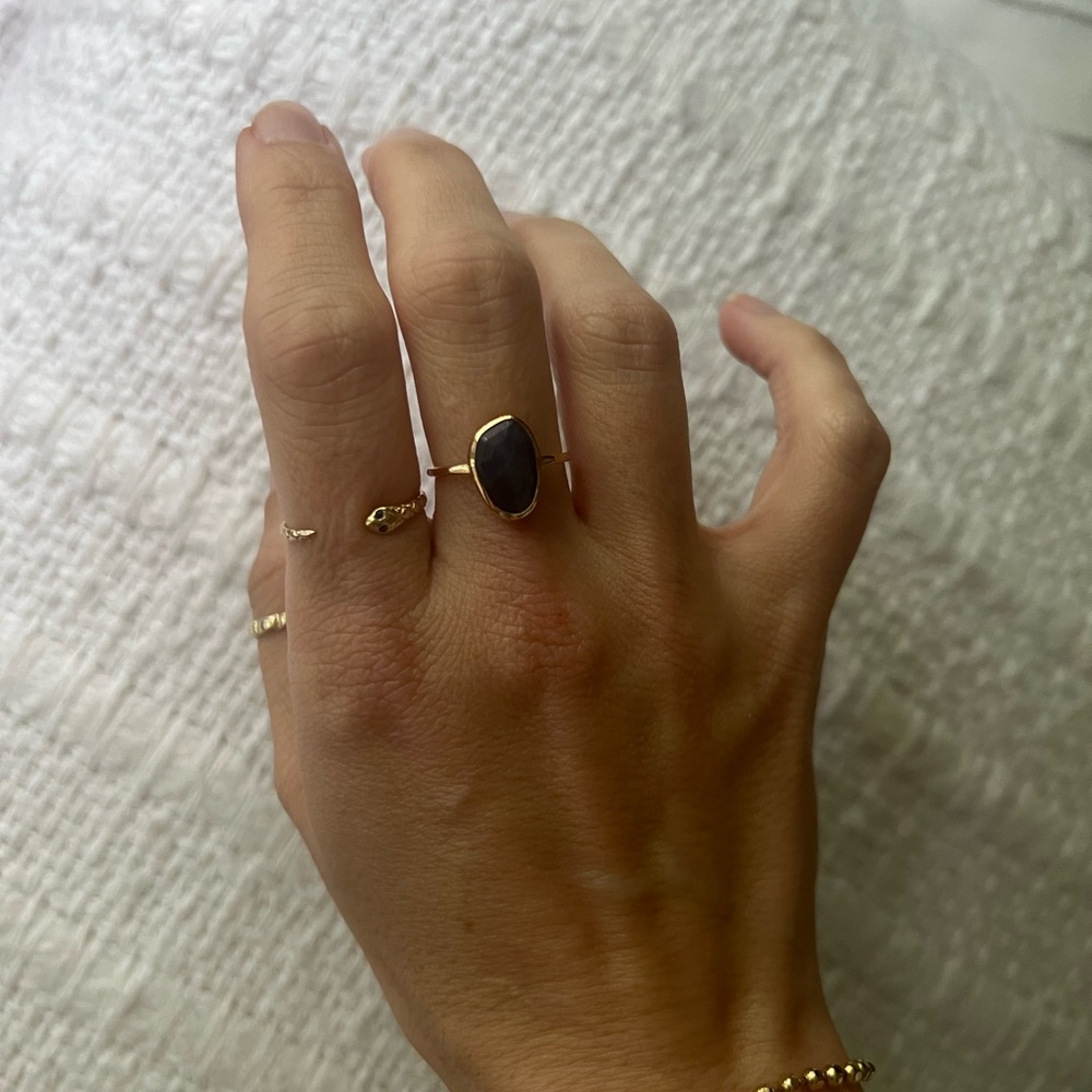 Bluboho sapphire mood ring. Size 7. 14k yellow gold. New. One of a kind!